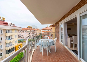 Шестикомнатный светлый пентхаус с видом на город в районе Оба