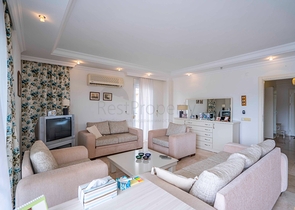 Шестикомнатный светлый пентхаус с видом на город в районе Оба