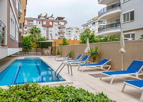 Шестикомнатный светлый пентхаус с видом на город в районе Оба