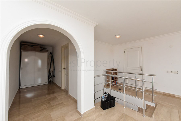 Просторный пентхаус 3+1 в районе Тосмур