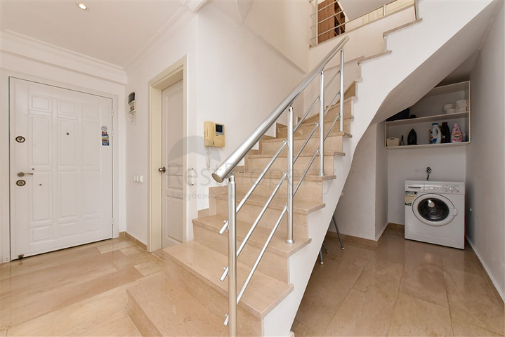 Просторный пентхаус 3+1 в районе Тосмур