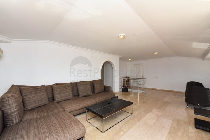 Просторный пентхаус 3+1 в районе Тосмур