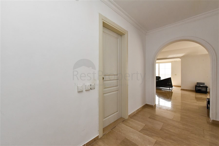 Просторный пентхаус 3+1 в районе Тосмур