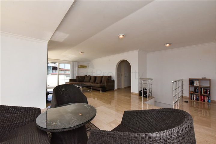 Просторный пентхаус 3+1 в районе Тосмур