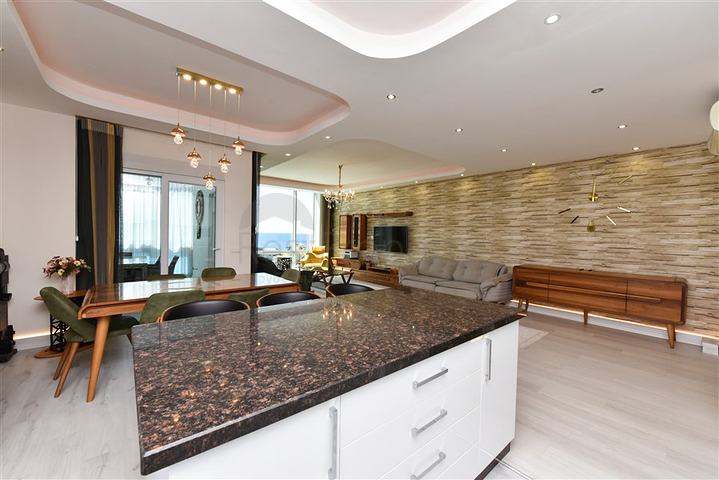 Меблированный пентхаус 4+1 с видом на море в Махмутларе