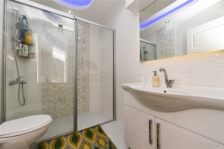 Меблированный пентхаус 4+1 с видом на море в Махмутларе