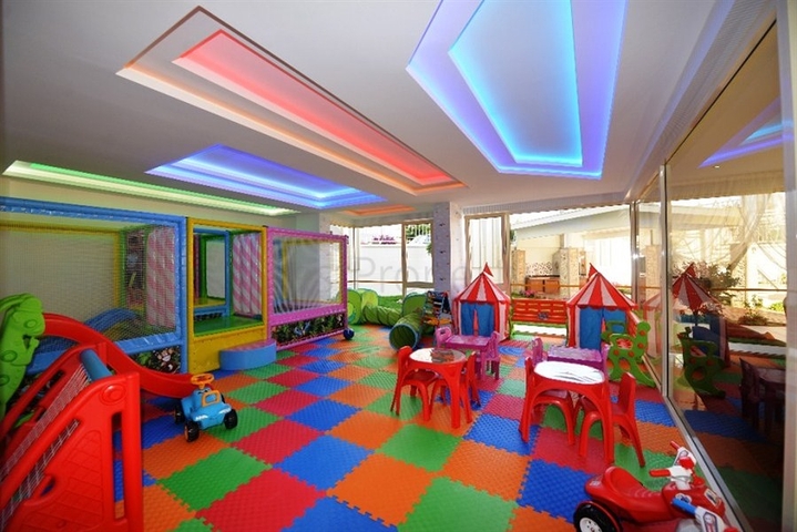 Меблированный пентхаус 4+1 с видом на море в Махмутларе