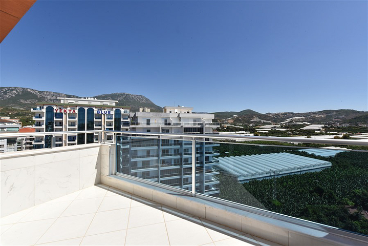 Меблированный пентхаус 4+1 с видом на море в Махмутларе