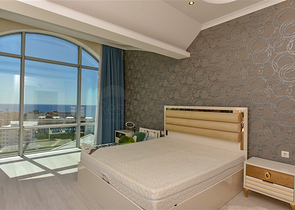 Меблированный пентхаус 4+1 с видом на море в Махмутларе