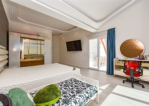 Меблированный пентхаус 4+1 с видом на море в Махмутларе