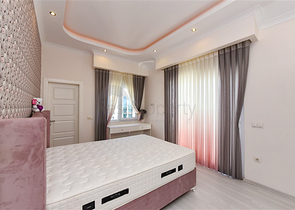 Меблированный пентхаус 4+1 с видом на море в Махмутларе