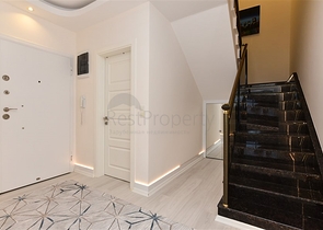 Меблированный пентхаус 4+1 с видом на море в Махмутларе