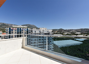 Меблированный пентхаус 4+1 с видом на море в Махмутларе