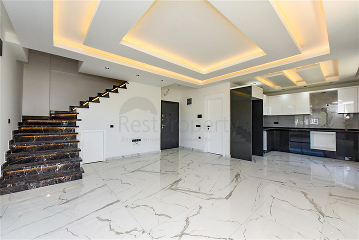 Трехкомнатный пентхаус с видом на хвойные леса и Средиземное море