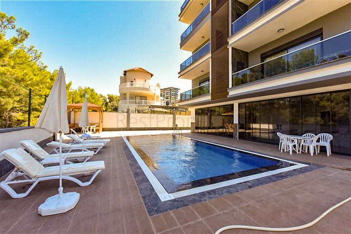 Трехкомнатный пентхаус с видом на хвойные леса и Средиземное море