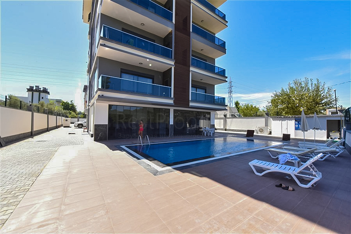 Трехкомнатный пентхаус с видом на хвойные леса и Средиземное море