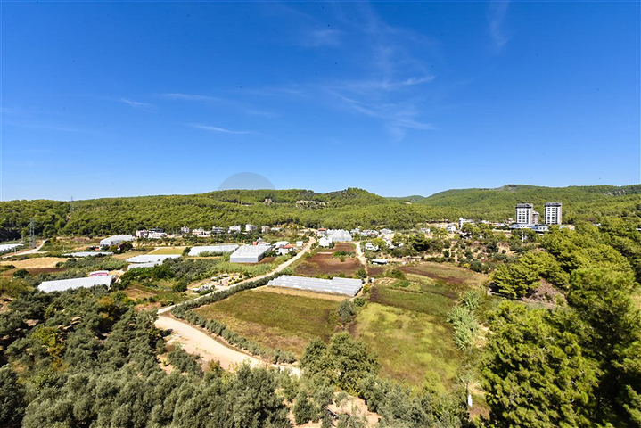 Трехкомнатный пентхаус с видом на хвойные леса и Средиземное море