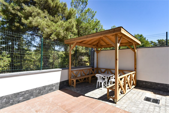 Трехкомнатный пентхаус с видом на хвойные леса и Средиземное море