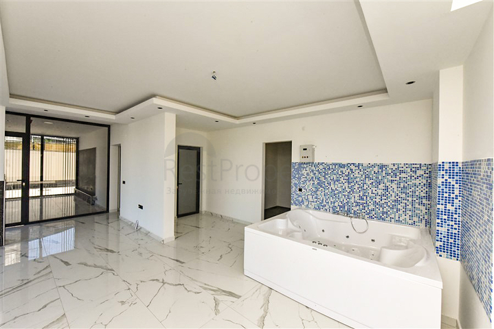 Трехкомнатный пентхаус с видом на хвойные леса и Средиземное море