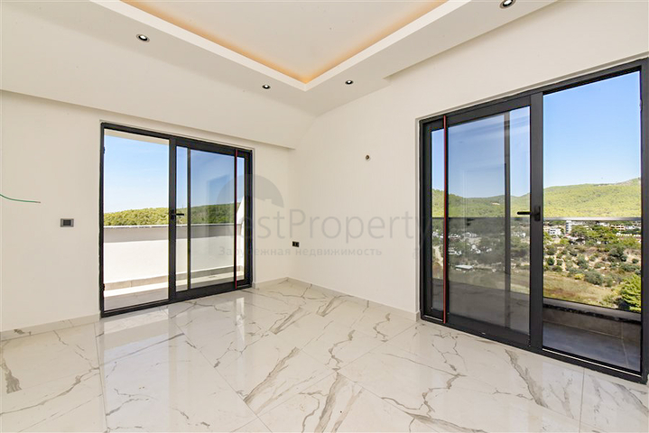 Трехкомнатный пентхаус с видом на хвойные леса и Средиземное море