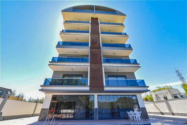 Трехкомнатный пентхаус с видом на хвойные леса и Средиземное море