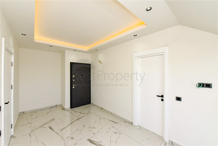 Трехкомнатный пентхаус с видом на хвойные леса и Средиземное море