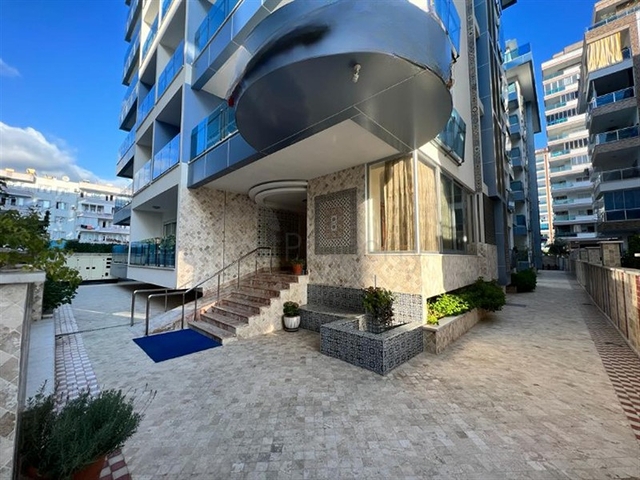 Красивая квартира в резиденции у моря в районе Махмутлар.