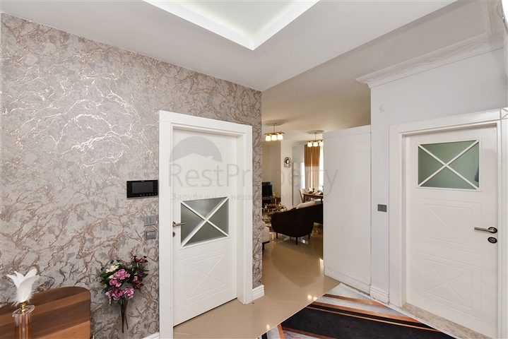 Красивая квартира в резиденции у моря в районе Махмутлар.