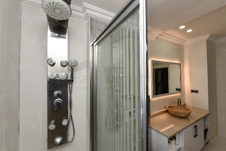 Красивая квартира в резиденции у моря в районе Махмутлар.