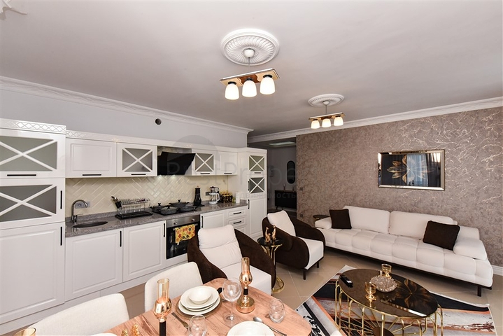 Красивая квартира в резиденции у моря в районе Махмутлар.