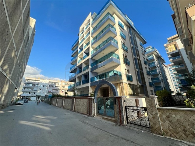 Красивая квартира в резиденции у моря в районе Махмутлар.