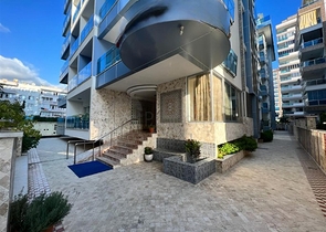 Красивая квартира в резиденции у моря в районе Махмутлар.