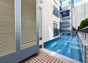 Красивая квартира в резиденции у моря в районе Махмутлар.