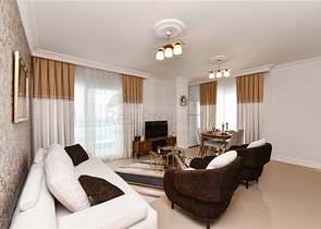 Красивая квартира в резиденции у моря в районе Махмутлар.