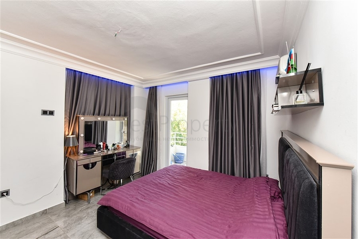 Трехкомнатная квартира с отдельной кухней и видом на город и горы