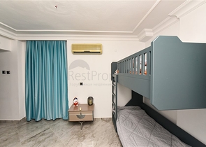 Трехкомнатная квартира с отдельной кухней и видом на город и горы