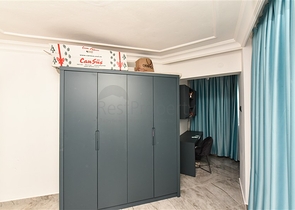 Трехкомнатная квартира с отдельной кухней и видом на город и горы