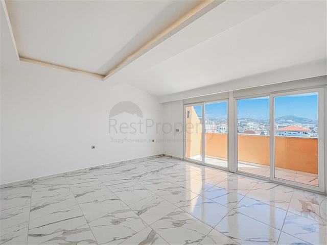 Пенхаус с видом на море в районе Махмутлар