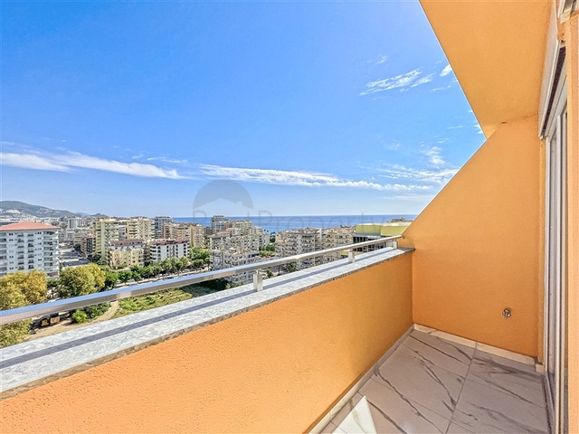 Пенхаус с видом на море в районе Махмутлар