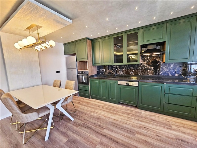 Просторная квартира 4+1 с современным дизайном в районе Махмутлар