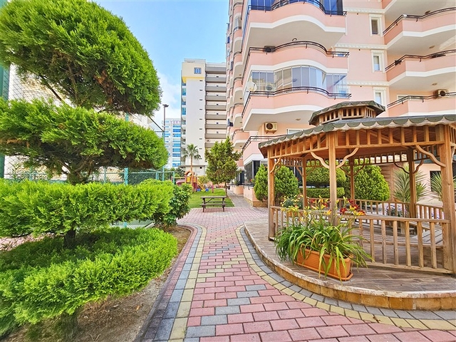 Просторная квартира 4+1 с современным дизайном в районе Махмутлар