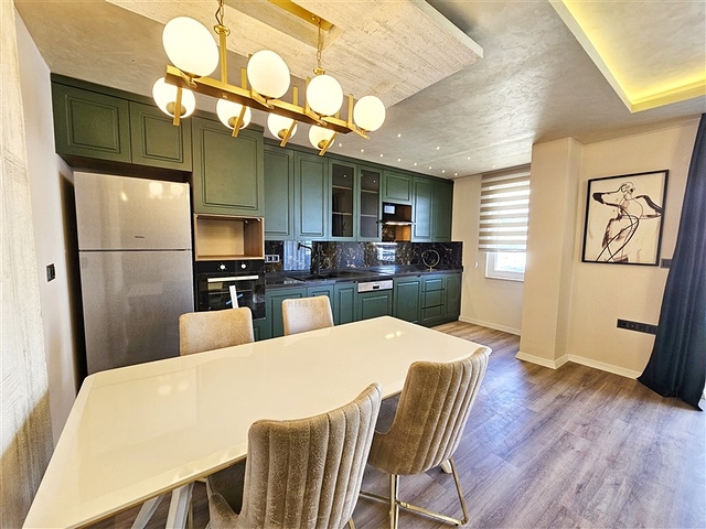 Просторная квартира 4+1 с современным дизайном в районе Махмутлар