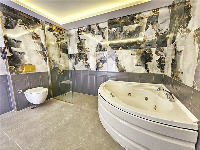 Просторная квартира 4+1 с современным дизайном в районе Махмутлар