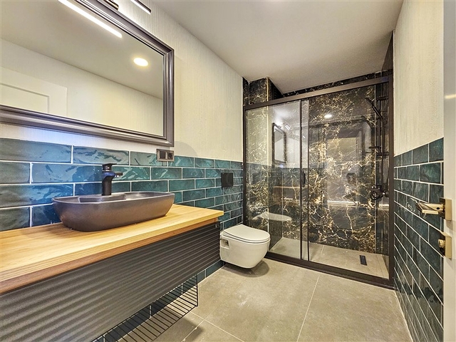 Просторная квартира 4+1 с современным дизайном в районе Махмутлар