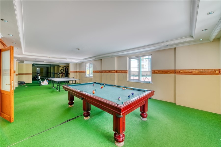 Просторная квартира 4+1 с современным дизайном в районе Махмутлар