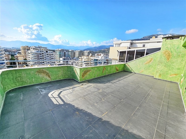 Просторная квартира 4+1 с современным дизайном в районе Махмутлар