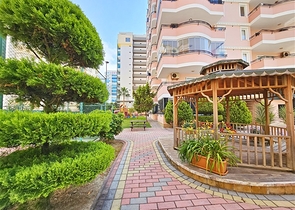 Просторная квартира 4+1 с современным дизайном в районе Махмутлар