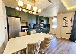 Просторная квартира 4+1 с современным дизайном в районе Махмутлар