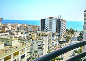 Просторная квартира 4+1 с современным дизайном в районе Махмутлар