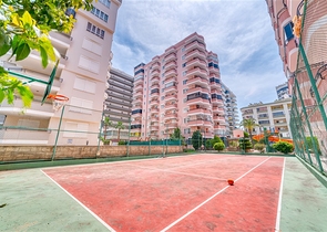 Просторная квартира 4+1 с современным дизайном в районе Махмутлар